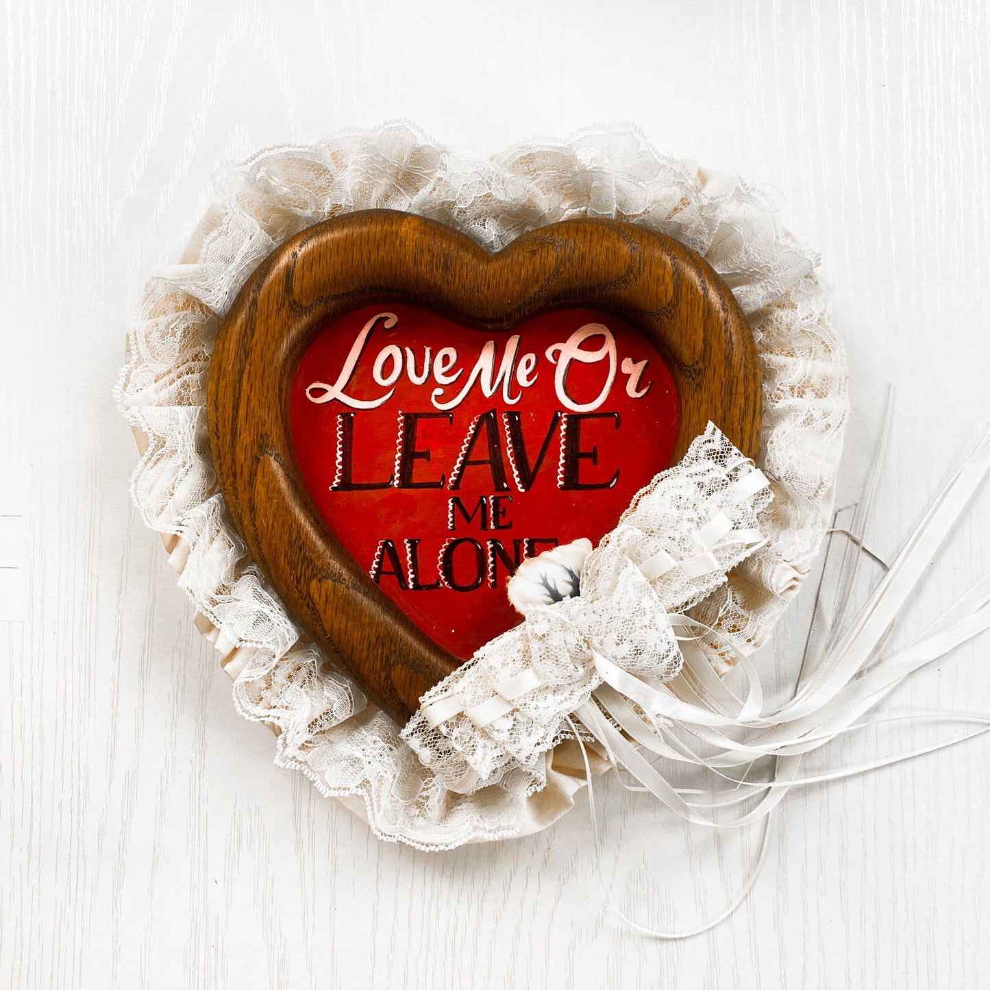 -LOVE & LACE WALL HANG